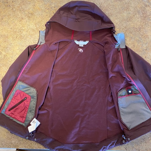 Cloudveil Women's Ski & Snow Jacket - Maroon - Picture 2 of 3